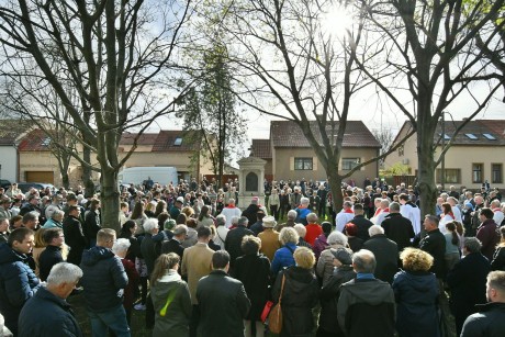 Közös keresztútjárással emlékeztek Fehérváron Jézus kereszthalálára